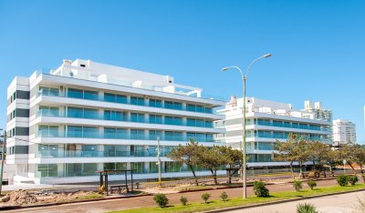 Hermoso apartamento frente al mar en la playa Mansa.