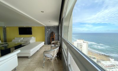 Punta del Este, Península, departamento de 235 m2, vista espectacular.