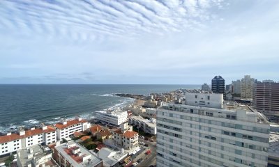 235m2 con vista al mar desde todos los ambientes en edificio de categoria, Penínula, Punta del Este