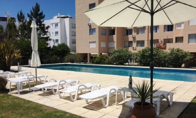 Apartamento en Primera linea, Playa mansa, 2 dormitorios *