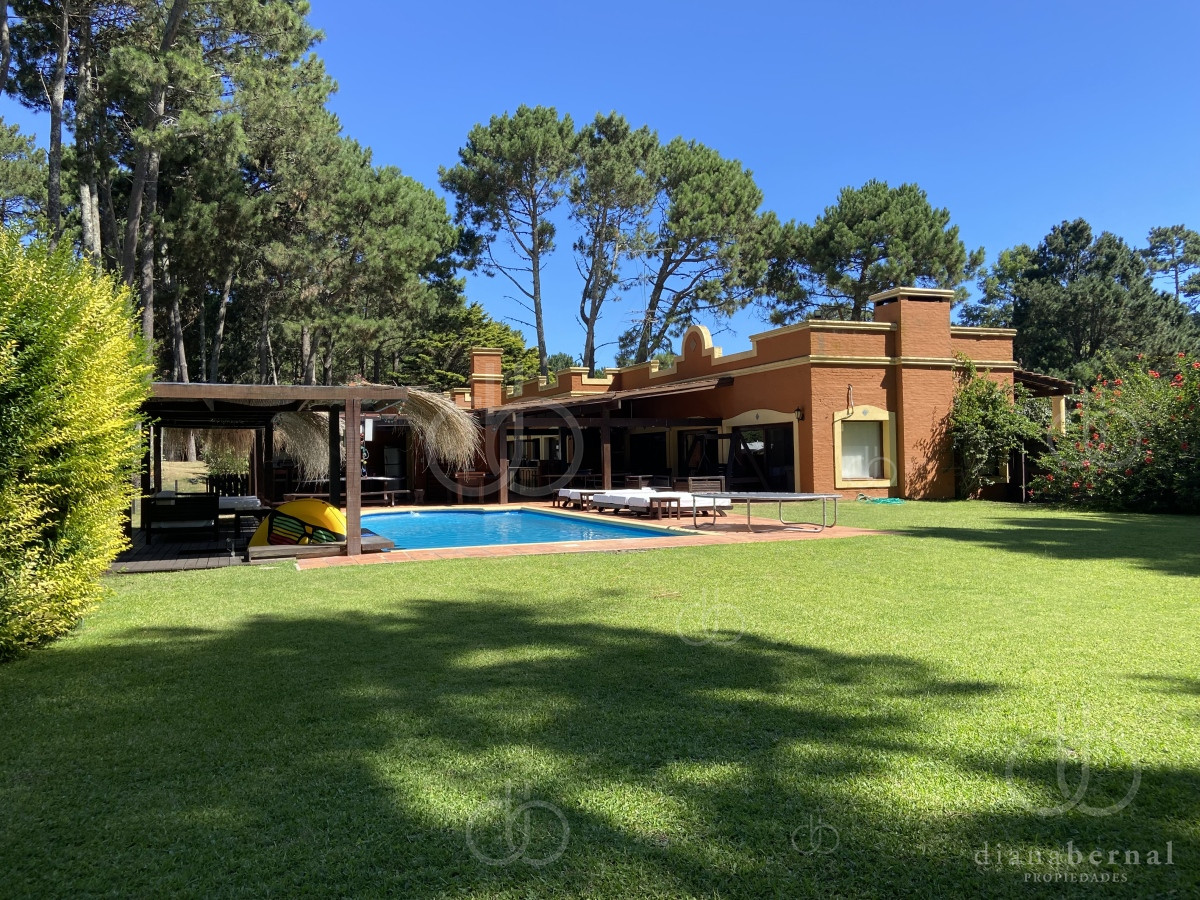3.000m2, 5 suites, piscina y barbacoa a 5 minutos de la playa.  - dbp1290c