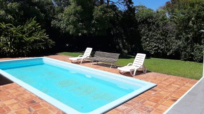 Punta del Este, chalet de 3 dormitorios con piscina.  