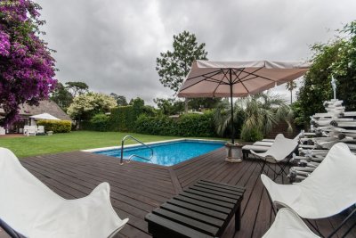 Punta del Este, Pinares, 3 dormitorios, dependencia y playroom, piscina climatizada.