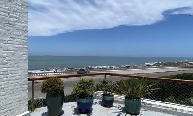 Chalet de 6 dormitorios en primera linea frente al mar. Península, Punta del Este