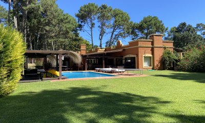 3.000m2, 5 suites, piscina y barbacoa a 5 minutos de la playa.