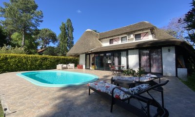 Cabaña con piscina climatizada, barbacoa y 3 dorm. Pinares, Punta del Este