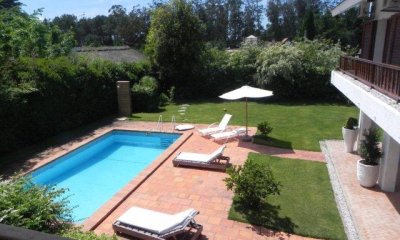 Punta del Este, Casa en Golf, 6 dormitorios, piscina *