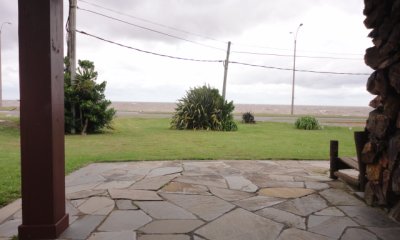 Punta del Este, frente al mar, casa en Pinares, 4 dormitorios.