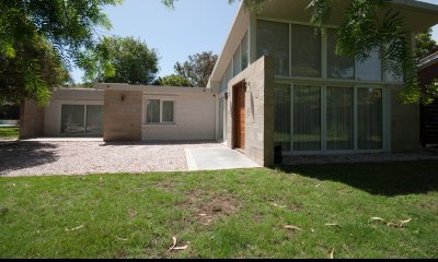 Casa en Playa Mansa, 4 dormitorios, barbacoa, piscina