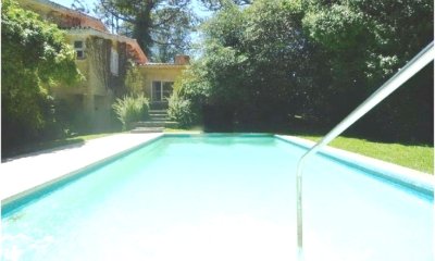 Casa en Mansa,Punta del Este. 6 dormitorios y piscina.