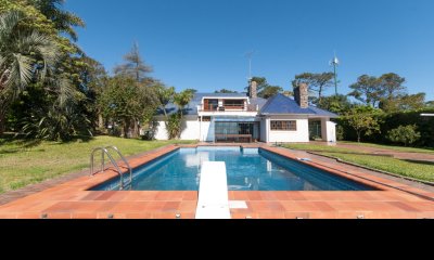 Punta del Este, casa en Mansa,  4 dormitorios y piscina.