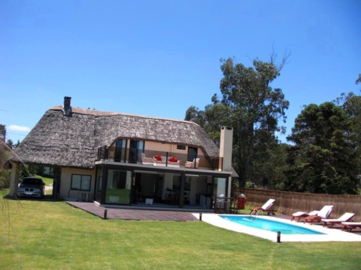 Casa en venta de 4 dormitorios en Pinares, Punta del Este.