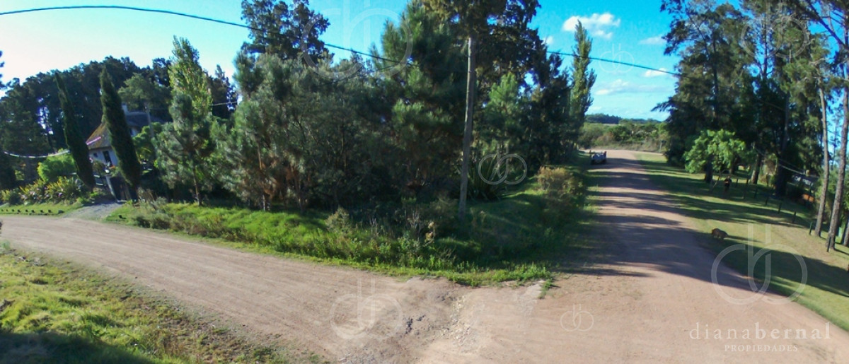 Terreno esquinero de 620m2 proximo al mar y Laguna del Diario. Punta del Este, Maldonado - DBP53802T