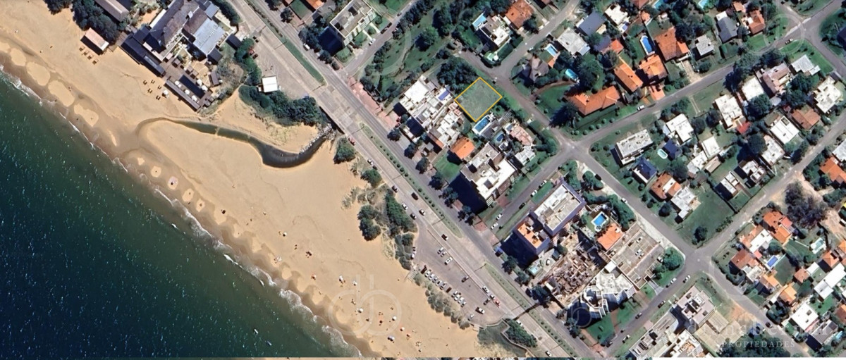 Terreno en Mansa a 1 cuadra del mar, permite PH. - DBP55645T