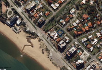 Terreno en Mansa a 1 cuadra del mar, permite PH.