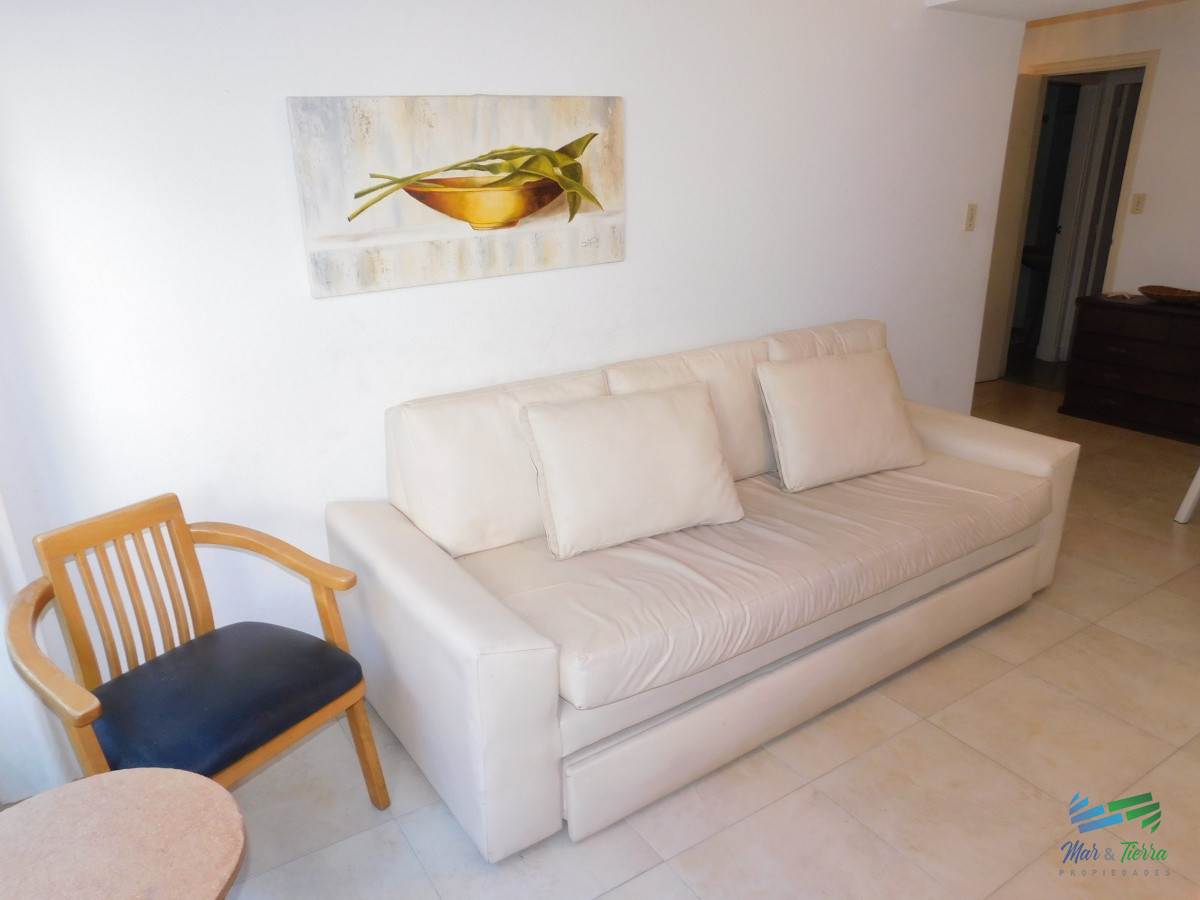 Apartamento ID.4885 - En venta apartamento 1 dormitorio y medio con garaje en Peninsula, Punta del Este