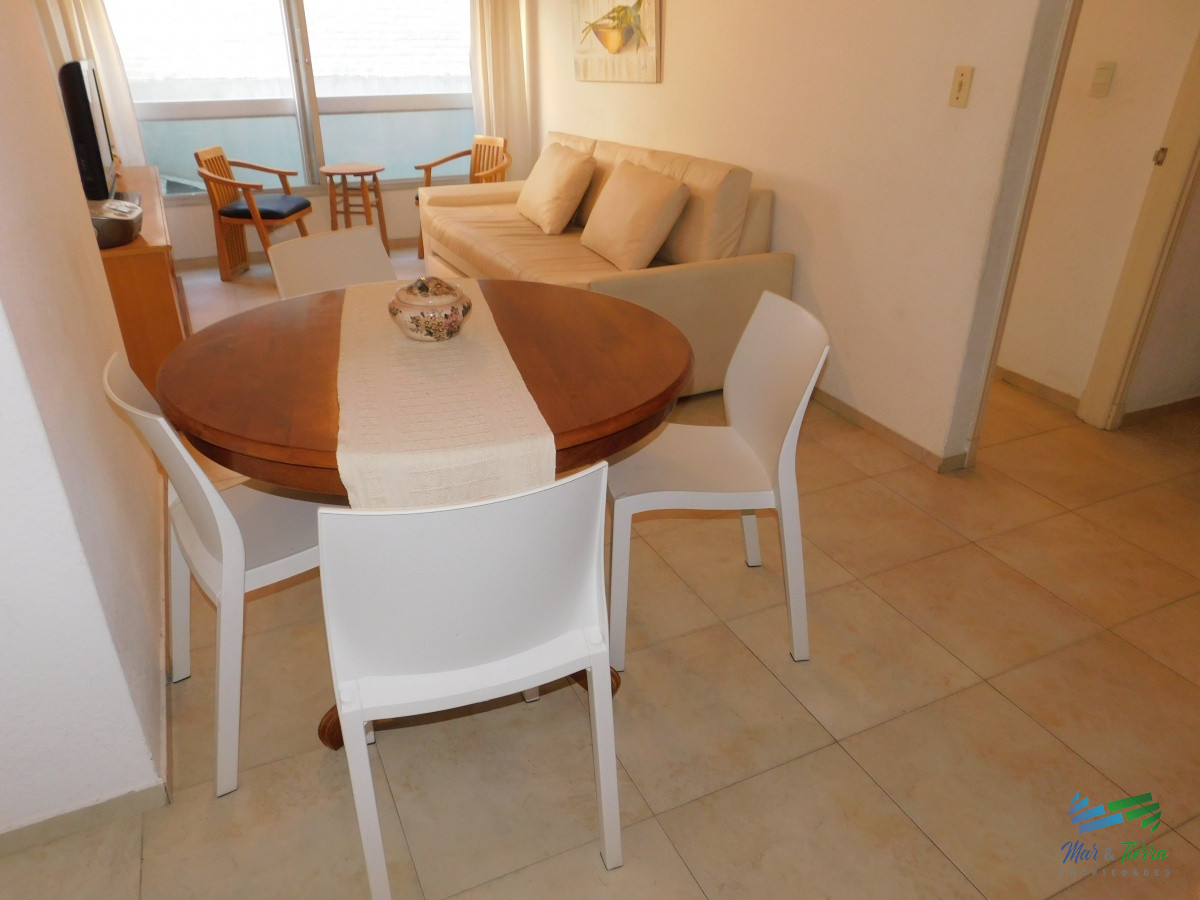 Apartamento ID.4885 - En venta apartamento 1 dormitorio y medio con garaje en Peninsula, Punta del Este