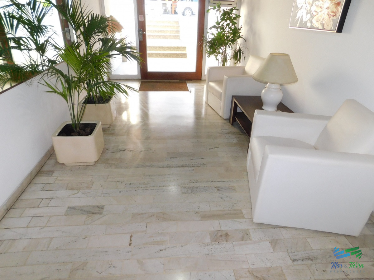 Apartamento ID.4885 - En venta apartamento 1 dormitorio y medio con garaje en Peninsula, Punta del Este