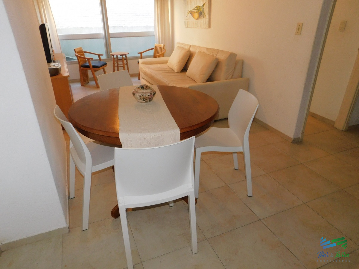 Apartamento ID.4885 - En venta apartamento 1 dormitorio y medio con garaje en Peninsula, Punta del Este