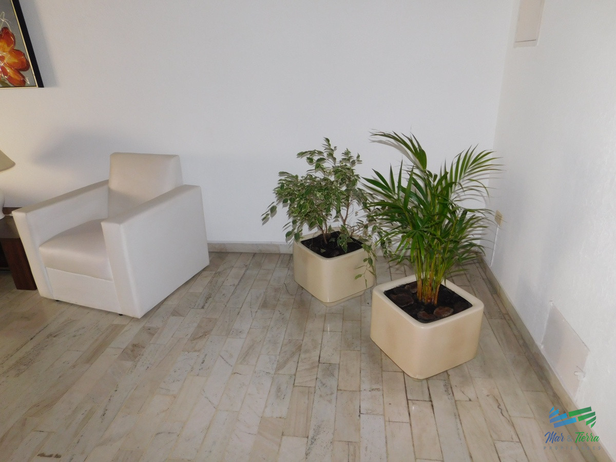 Apartamento ID.4885 - En venta apartamento 1 dormitorio y medio con garaje en Peninsula, Punta del Este
