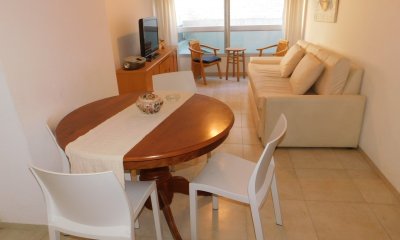 En venta apartamento 1 dormitorio y medio con garaje en Peninsula, Punta del Este