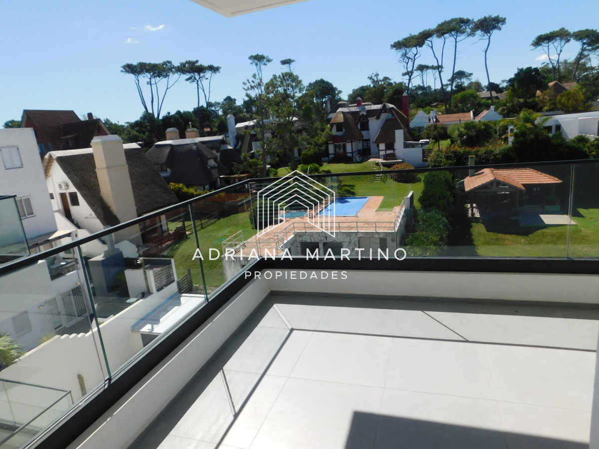 Apartamento ID.71686 - PENT HOUSE EN PINARES PRIMERA FILA 3 DORMITORIOS A ESTRENAR