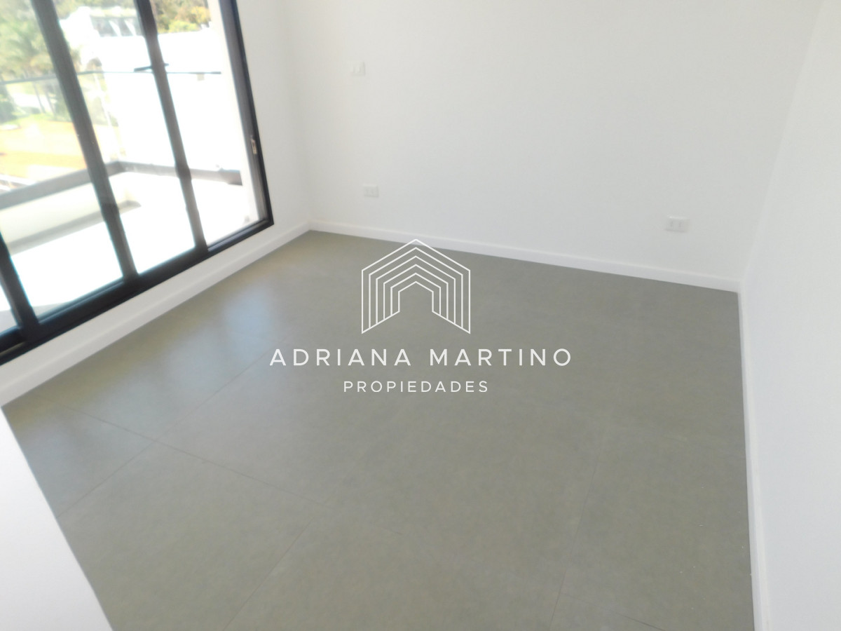 Apartamento ID.71686 - PENT HOUSE EN PINARES PRIMERA FILA 3 DORMITORIOS A ESTRENAR