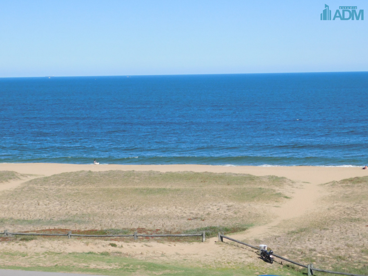 Apartamento ID.2418 - PENT HOUSE EN PINARES PRIMERA FILA 3 DORMITORIOS A ESTRENAR