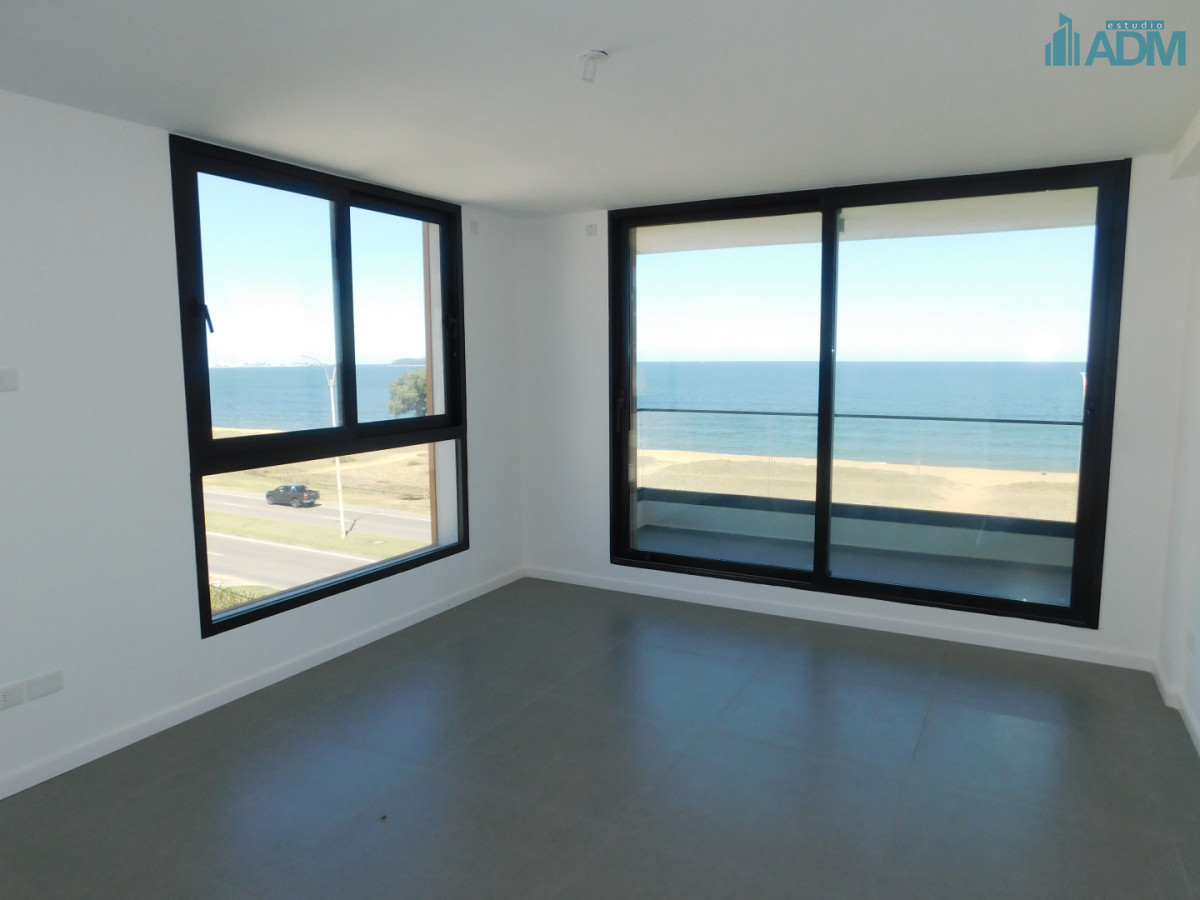 Apartamento ID.2418 - PENT HOUSE EN PINARES PRIMERA FILA 3 DORMITORIOS A ESTRENAR