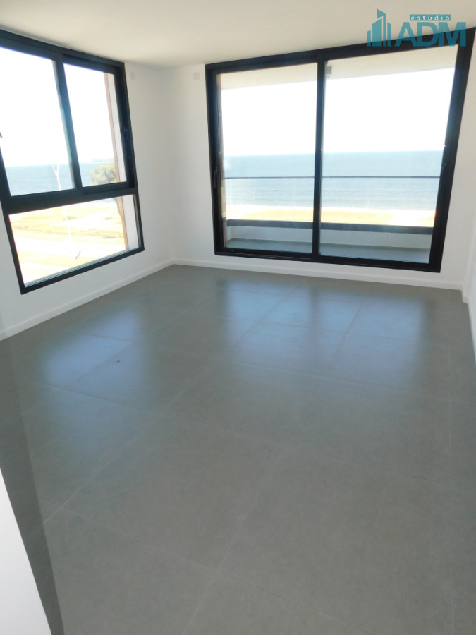 Apartamento ID.2418 - PENT HOUSE EN PINARES PRIMERA FILA 3 DORMITORIOS A ESTRENAR