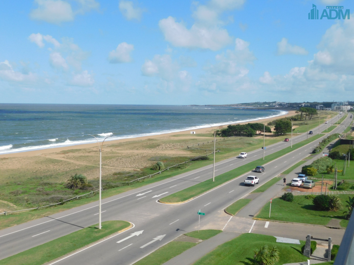 Apartamento ID.2418 - PENT HOUSE EN PINARES PRIMERA FILA 3 DORMITORIOS A ESTRENAR