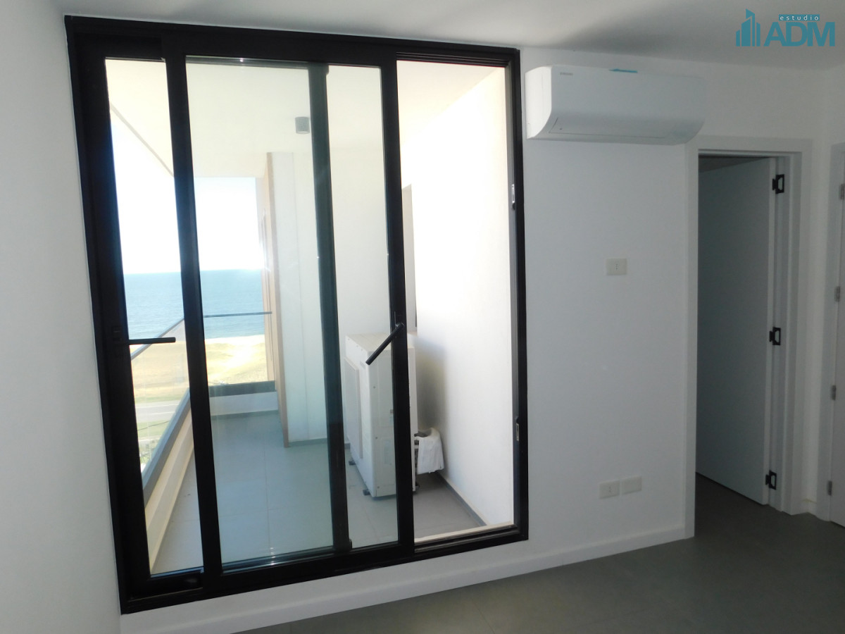 Apartamento ID.2418 - PENT HOUSE EN PINARES PRIMERA FILA 3 DORMITORIOS A ESTRENAR