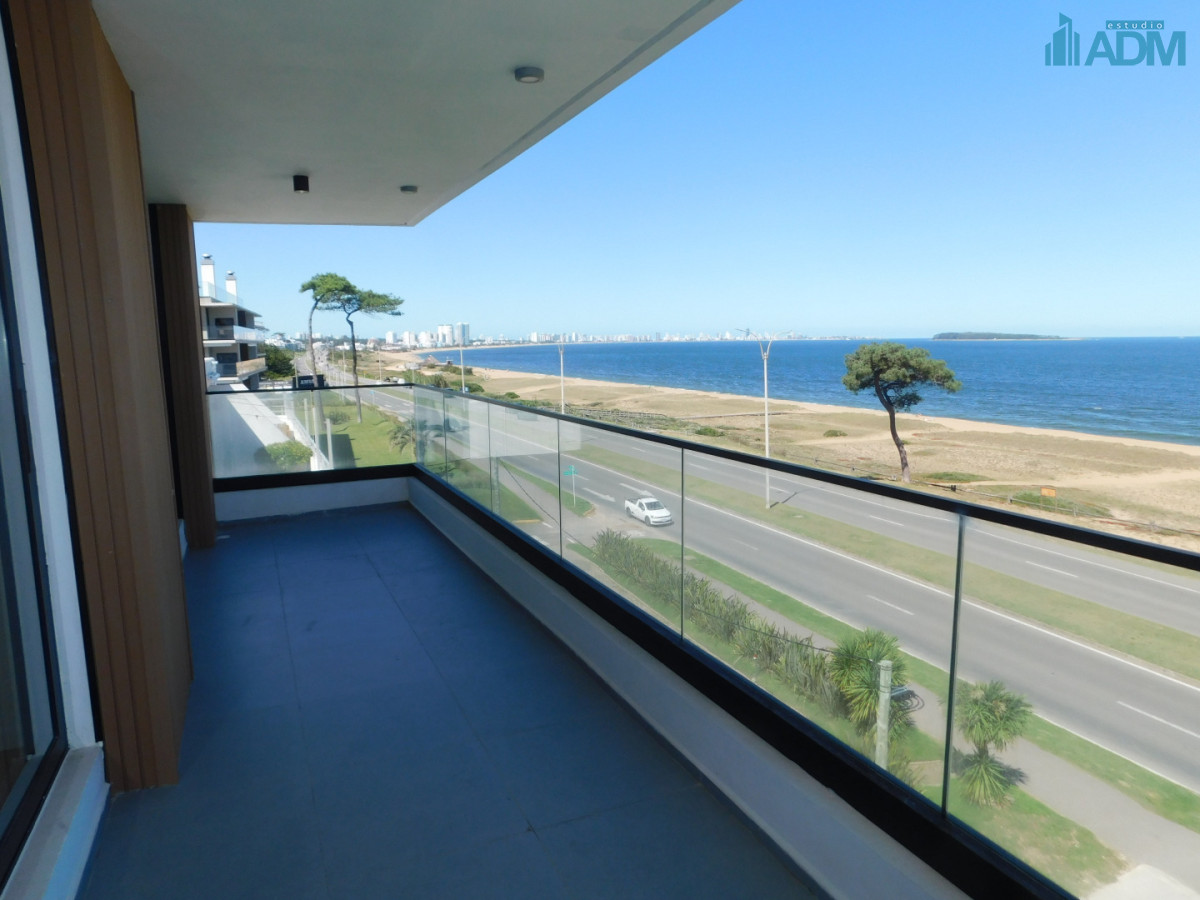 Apartamento ID.2418 - PENT HOUSE EN PINARES PRIMERA FILA 3 DORMITORIOS A ESTRENAR