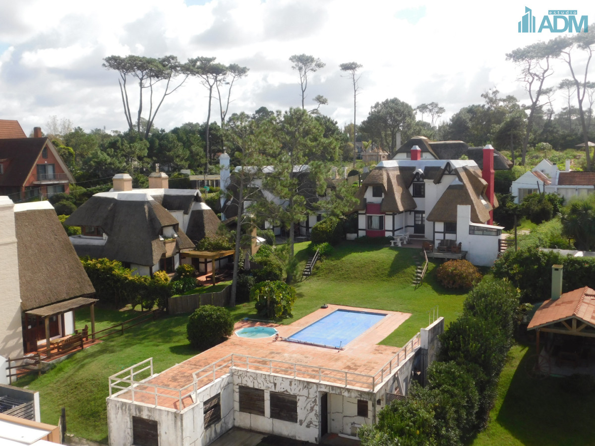 Apartamento ID.2418 - PENT HOUSE EN PINARES PRIMERA FILA 3 DORMITORIOS A ESTRENAR
