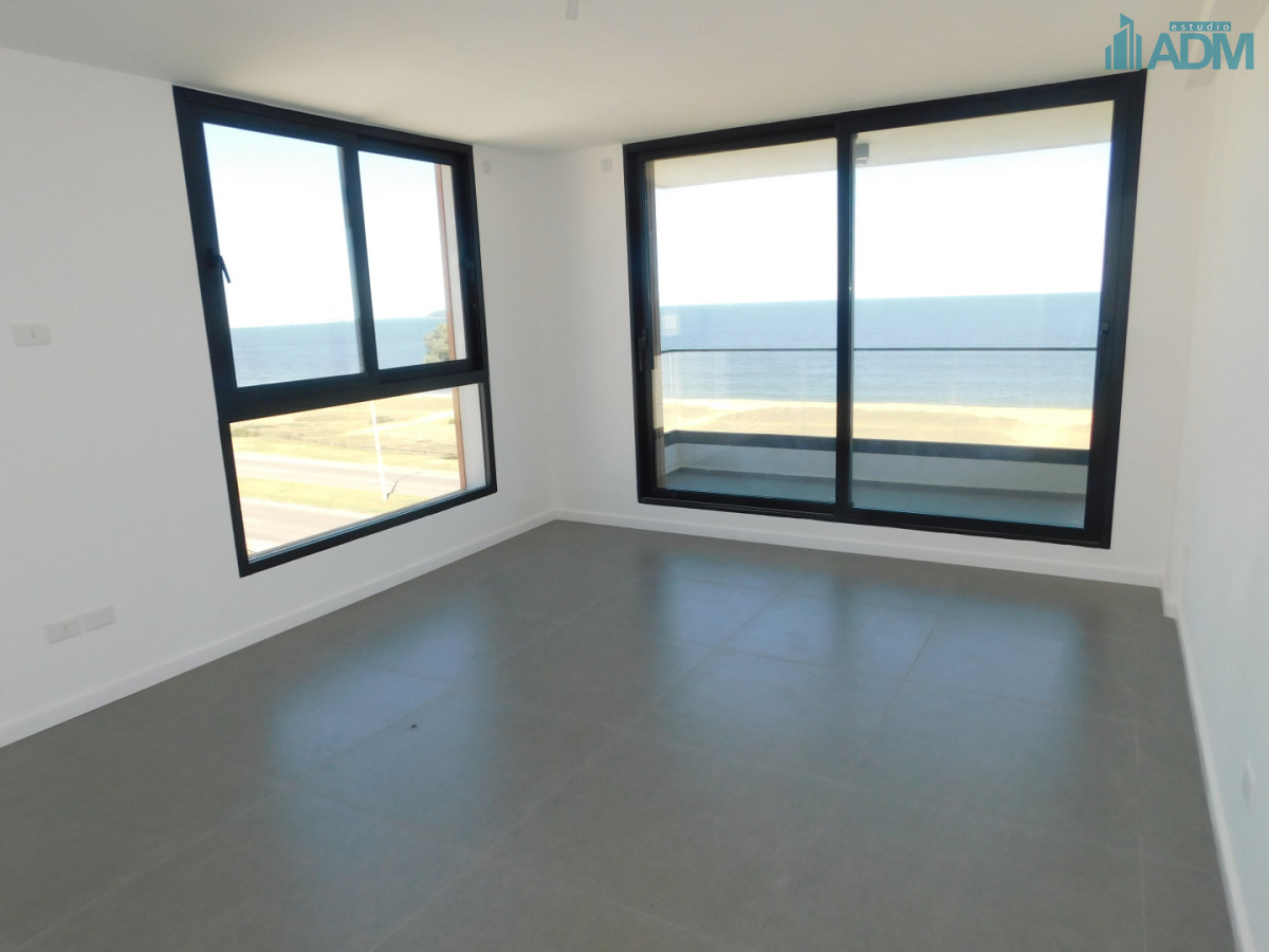 Apartamento ID.2418 - PENT HOUSE EN PINARES PRIMERA FILA 3 DORMITORIOS A ESTRENAR