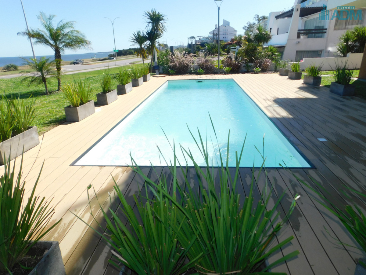 Apartamento ID.2418 - PENT HOUSE EN PINARES PRIMERA FILA 3 DORMITORIOS A ESTRENAR