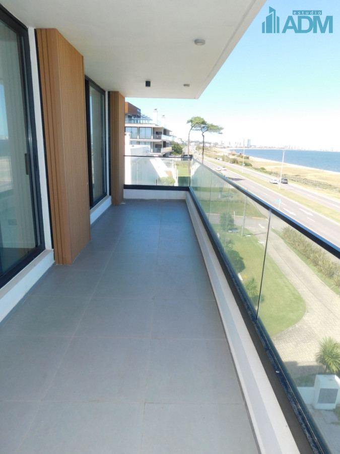 Apartamento ID.2418 - PENT HOUSE EN PINARES PRIMERA FILA 3 DORMITORIOS A ESTRENAR