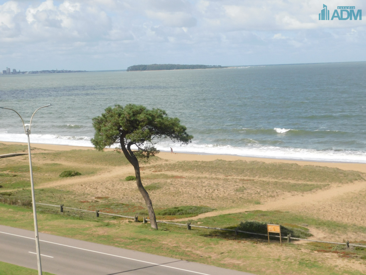 Apartamento ID.2418 - PENT HOUSE EN PINARES PRIMERA FILA 3 DORMITORIOS A ESTRENAR