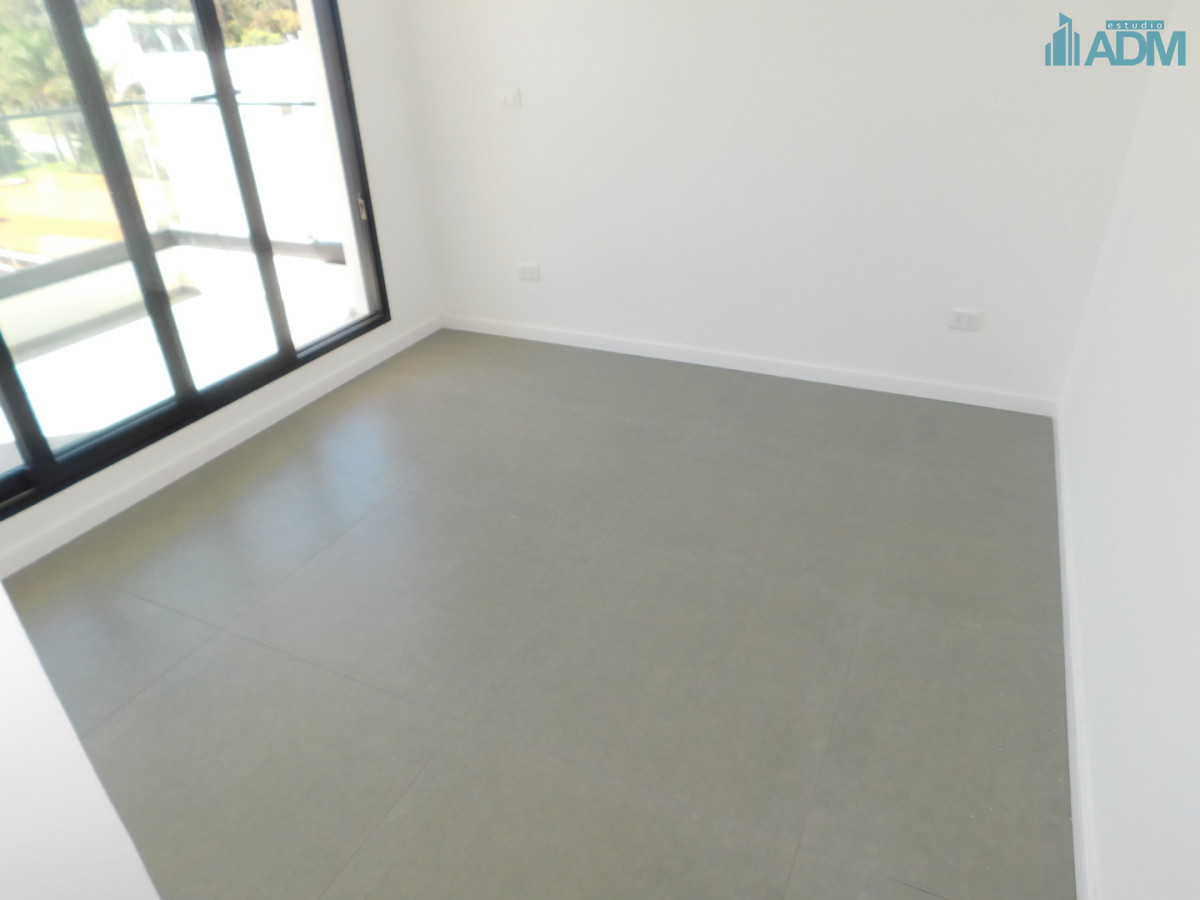 Apartamento ID.2418 - PENT HOUSE EN PINARES PRIMERA FILA 3 DORMITORIOS A ESTRENAR