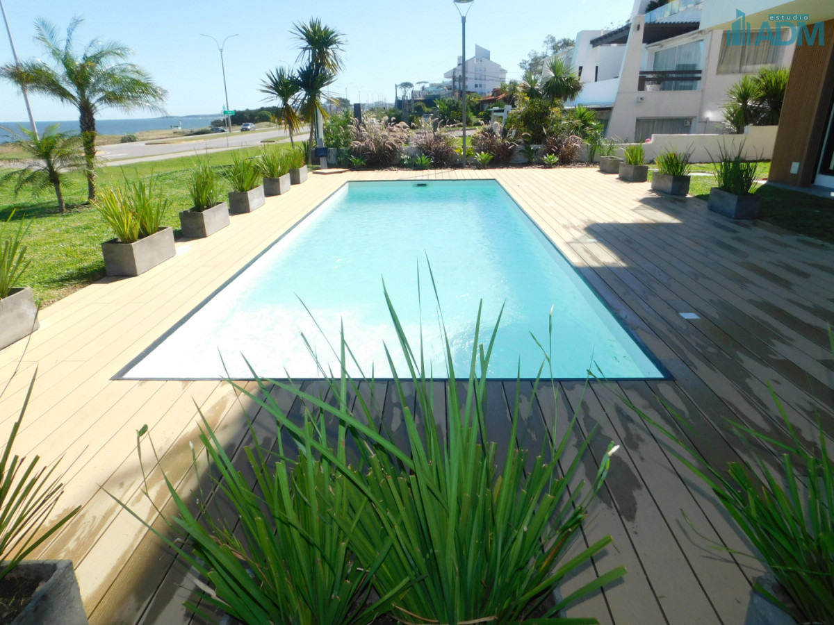 Apartamento ID.2418 - PENT HOUSE EN PINARES PRIMERA FILA 3 DORMITORIOS A ESTRENAR