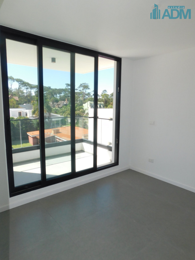 Apartamento ID.2418 - PENT HOUSE EN PINARES PRIMERA FILA 3 DORMITORIOS A ESTRENAR