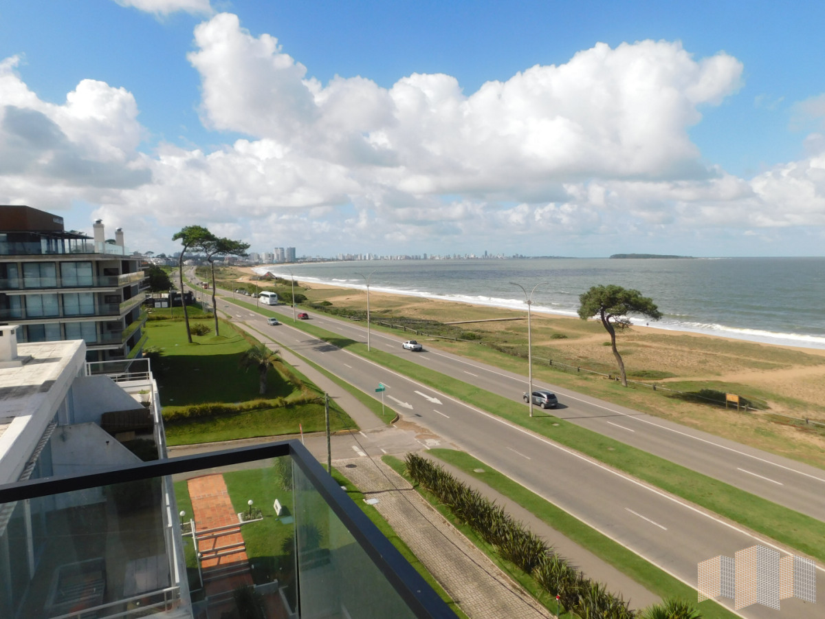 Apartamento ID.3436 - PENT HOUSE EN PINARES PRIMERA FILA 3 DORMITORIOS A ESTRENAR