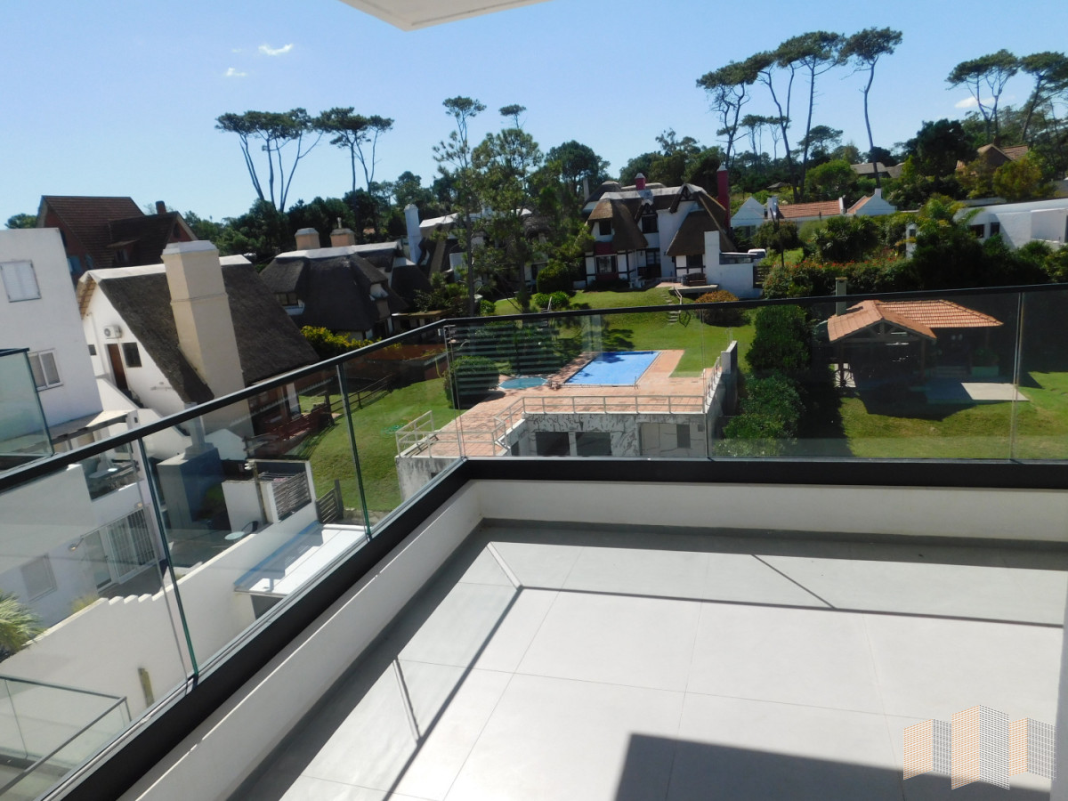 Apartamento ID.3436 - PENT HOUSE EN PINARES PRIMERA FILA 3 DORMITORIOS A ESTRENAR