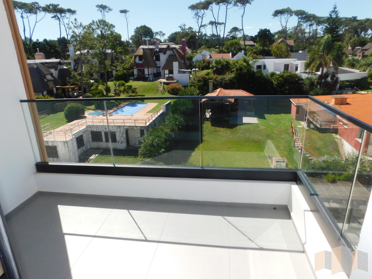 Apartamento ID.3436 - PENT HOUSE EN PINARES PRIMERA FILA 3 DORMITORIOS A ESTRENAR