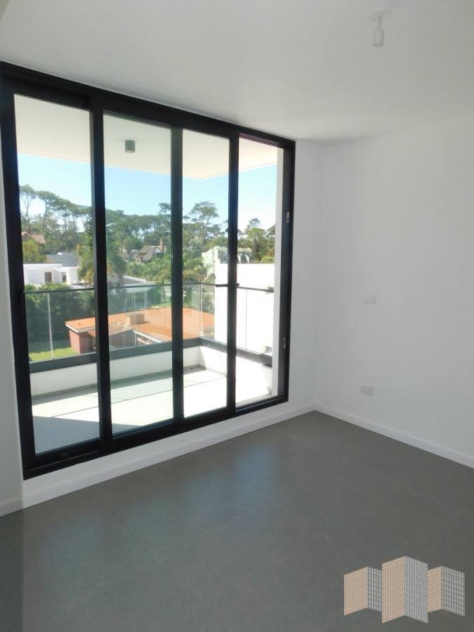 Apartamento ID.3436 - PENT HOUSE EN PINARES PRIMERA FILA 3 DORMITORIOS A ESTRENAR