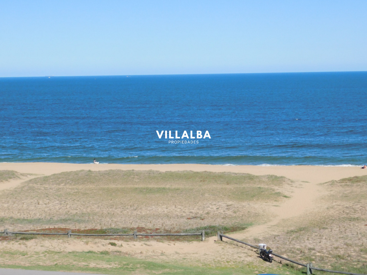 Apartamento ID.4409 - PENT HOUSE EN PINARES PRIMERA FILA 3 DORMITORIOS A ESTRENAR