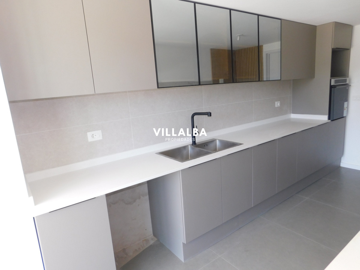 Apartamento ID.4409 - PENT HOUSE EN PINARES PRIMERA FILA 3 DORMITORIOS A ESTRENAR
