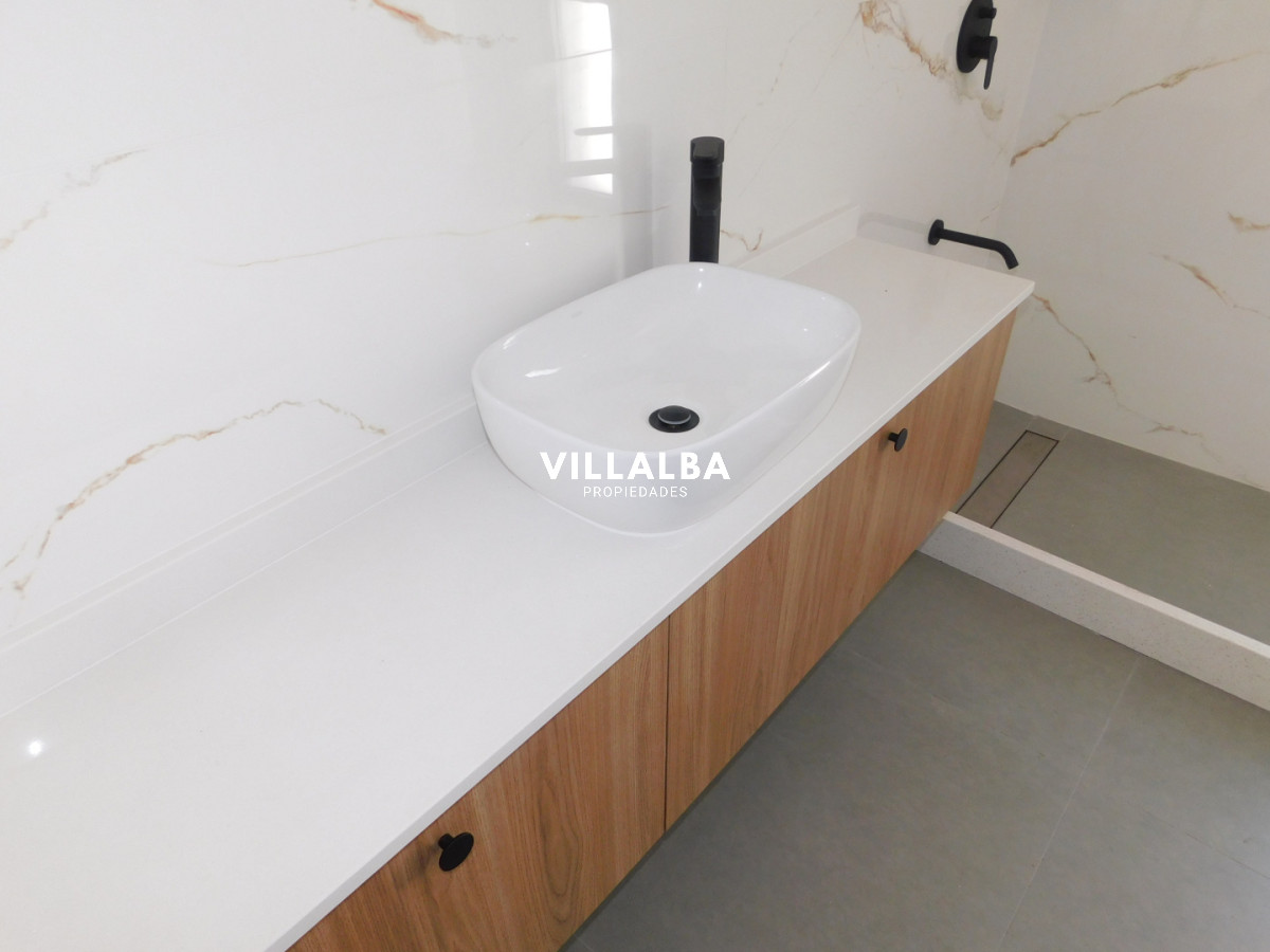 Apartamento ID.4409 - PENT HOUSE EN PINARES PRIMERA FILA 3 DORMITORIOS A ESTRENAR