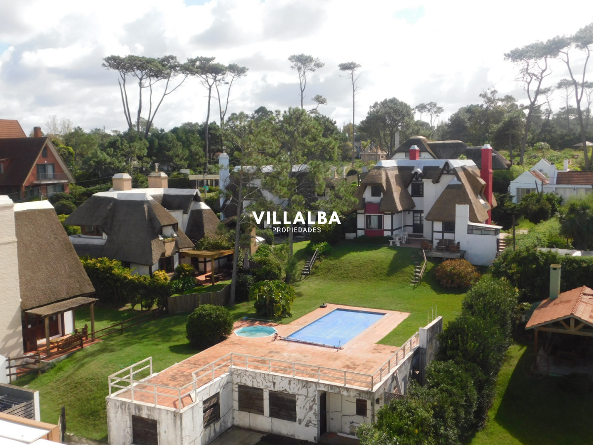 Apartamento ID.4409 - PENT HOUSE EN PINARES PRIMERA FILA 3 DORMITORIOS A ESTRENAR