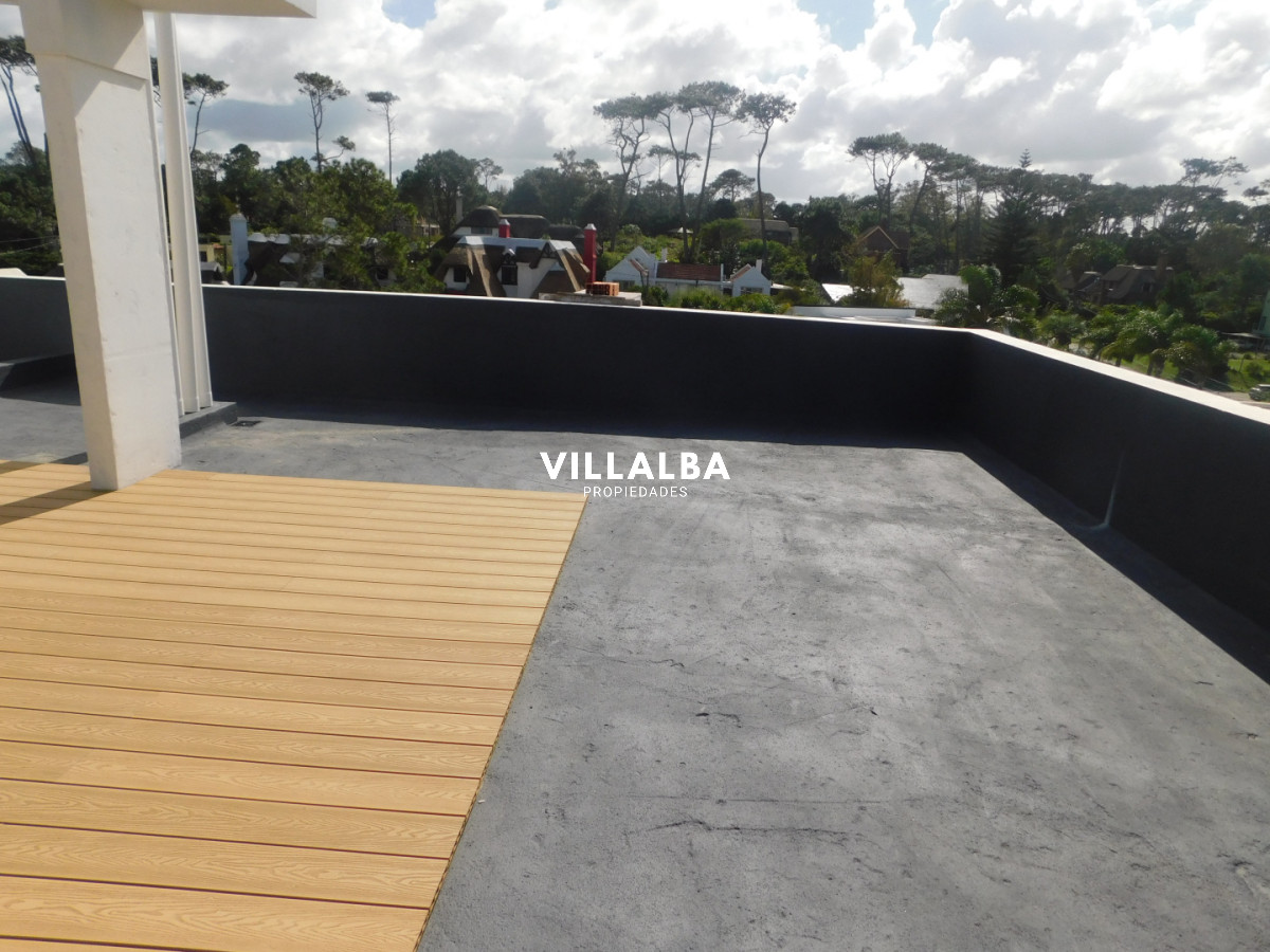 Apartamento ID.4409 - PENT HOUSE EN PINARES PRIMERA FILA 3 DORMITORIOS A ESTRENAR